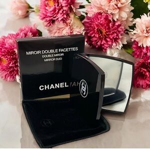 CHANEL Mirror Duo Compact
Double Facettes - Beautiful Classic
